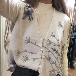 Koret embroidered flowers vest cardigan medium